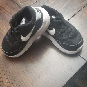 NIKE TODDLER SIZE 5 SHOES